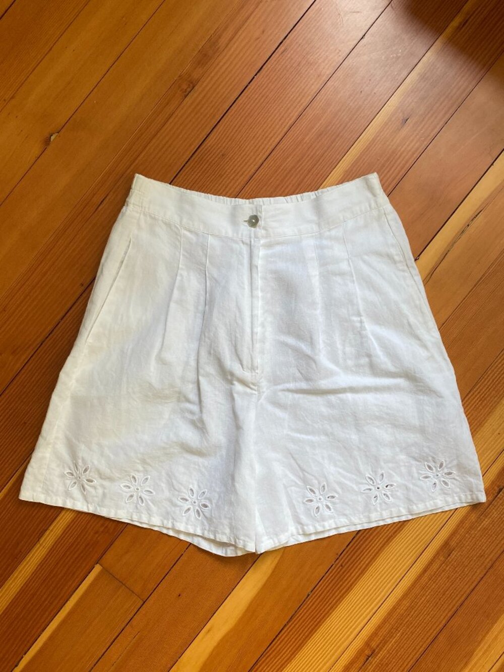 Vintage Flam Linen White Bermuda Shorts - Size 6 / M